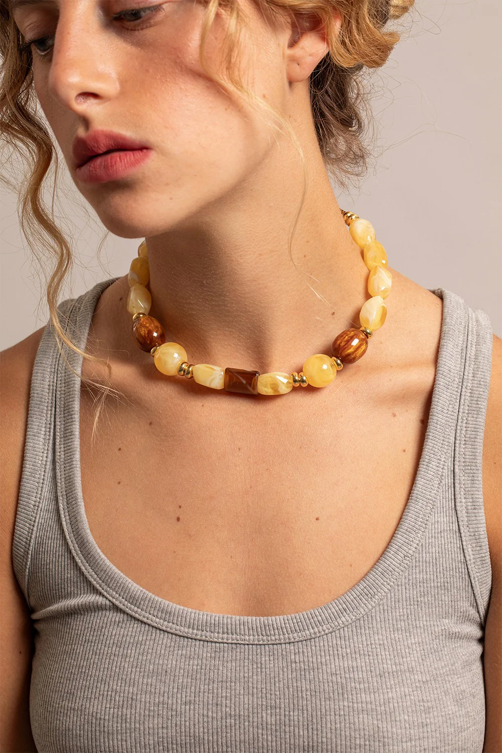 Chaine Courte Dolly Jaune 40 cm - Image 3